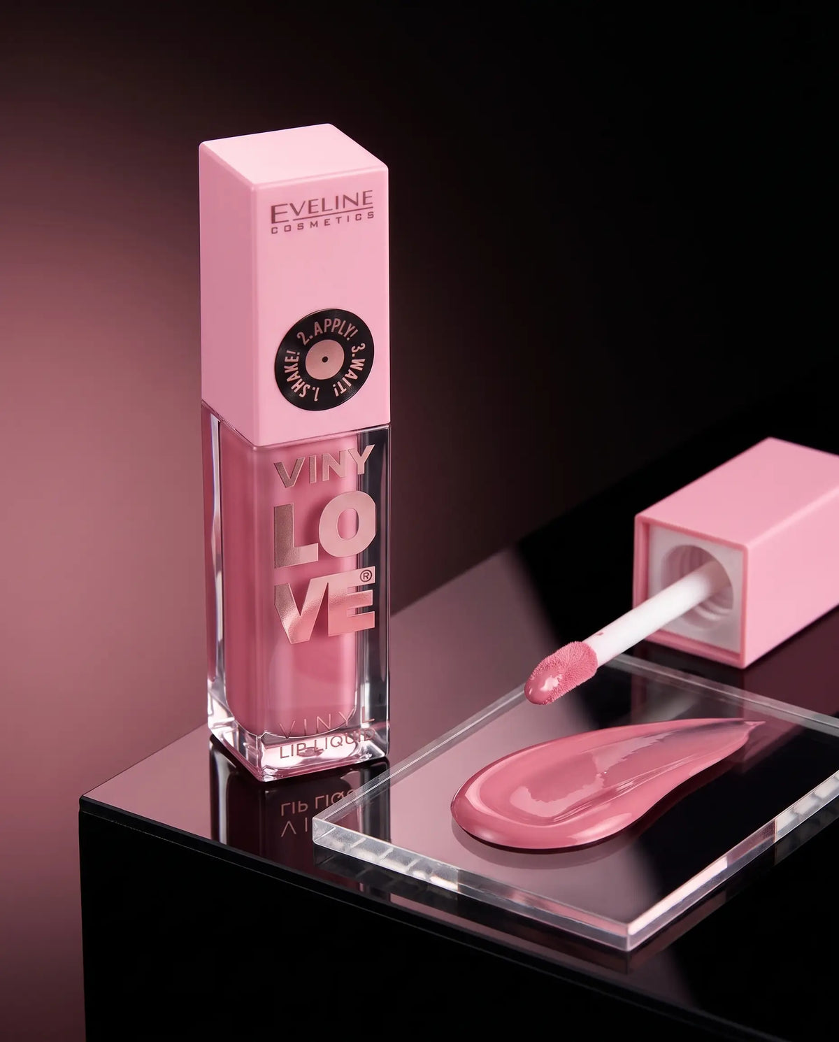 Eveline Vinyl Lip Liquid tono 01 Pinky: frasco y textura del color con acabado vinilo