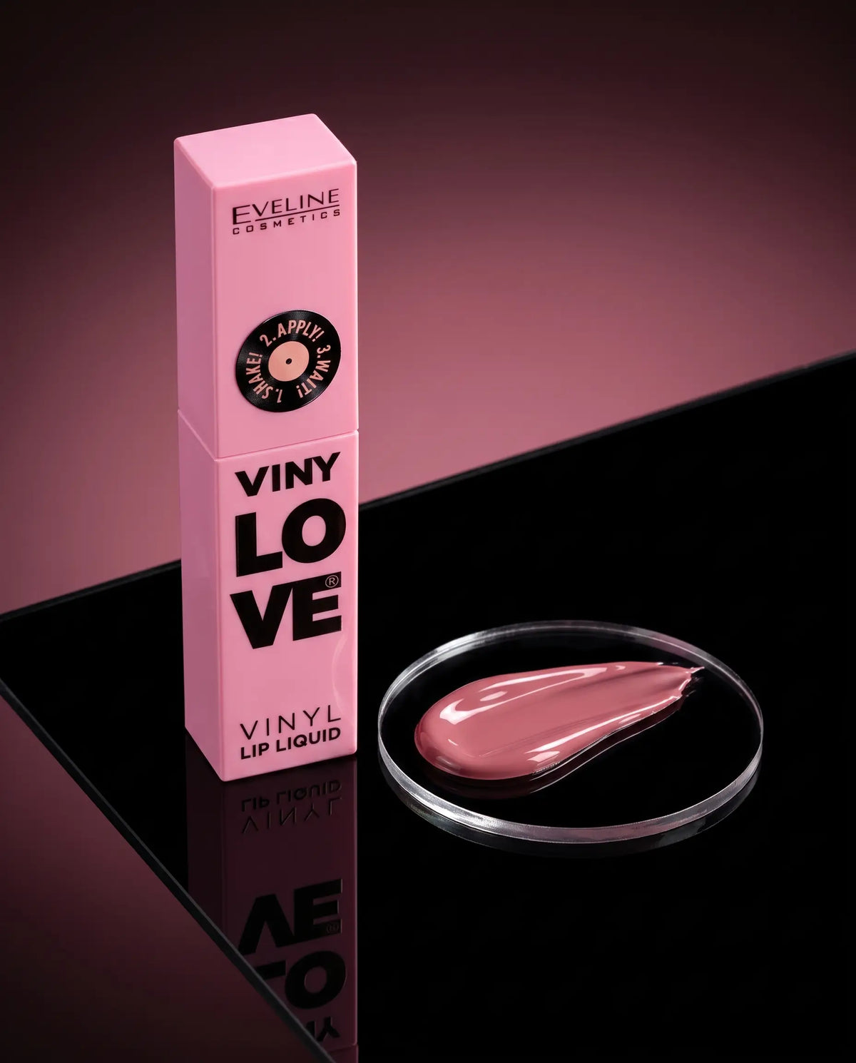 Eveline Vinyl Lip Liquid tono 02 Dusty: frasco y textura del color con acabado vinilo